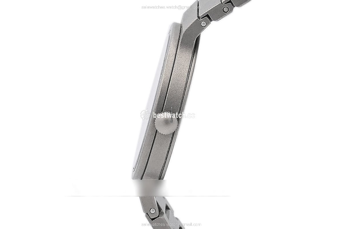 IMG_9085 IWC Porsche Design Quartz Titanium 3336 Replica 2