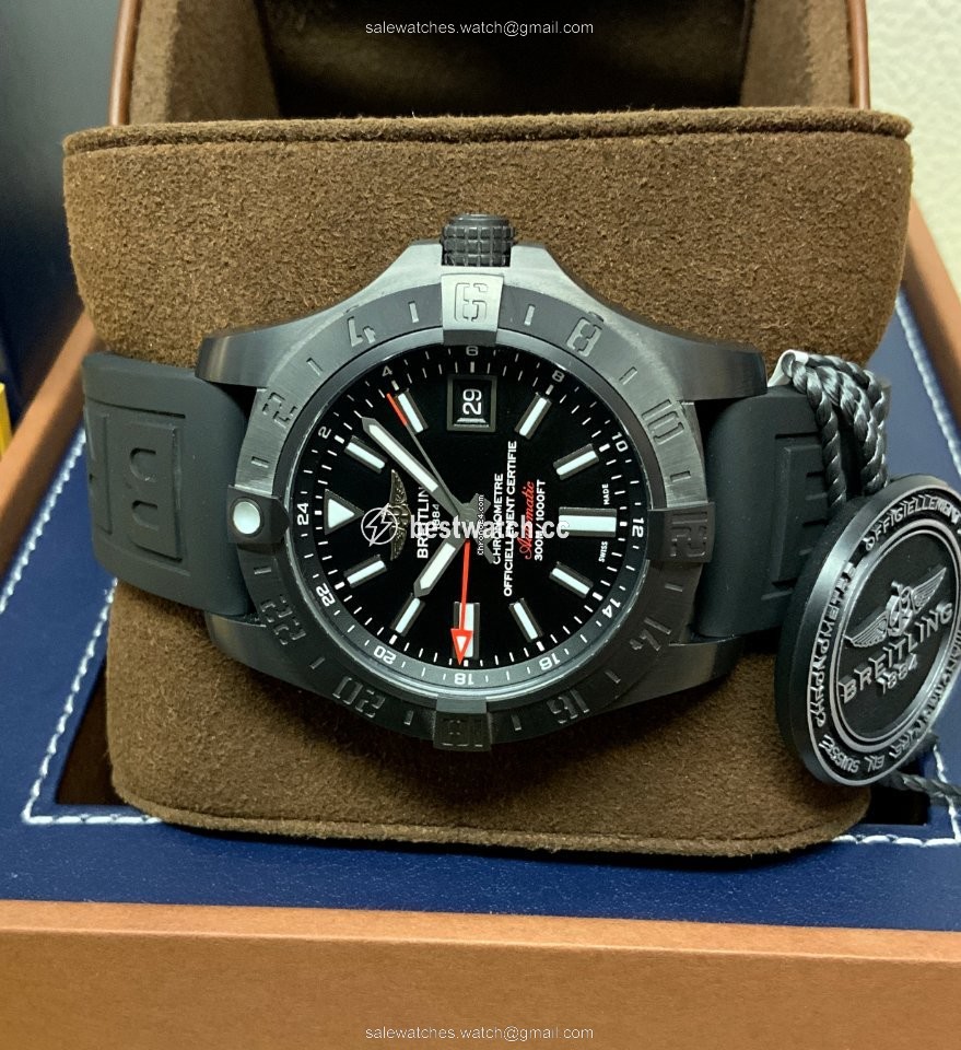 IMG_9085 Breitling Avenger II GMT Mens watch Unisex Automatic Steel M3239010 BF04 Replica 2