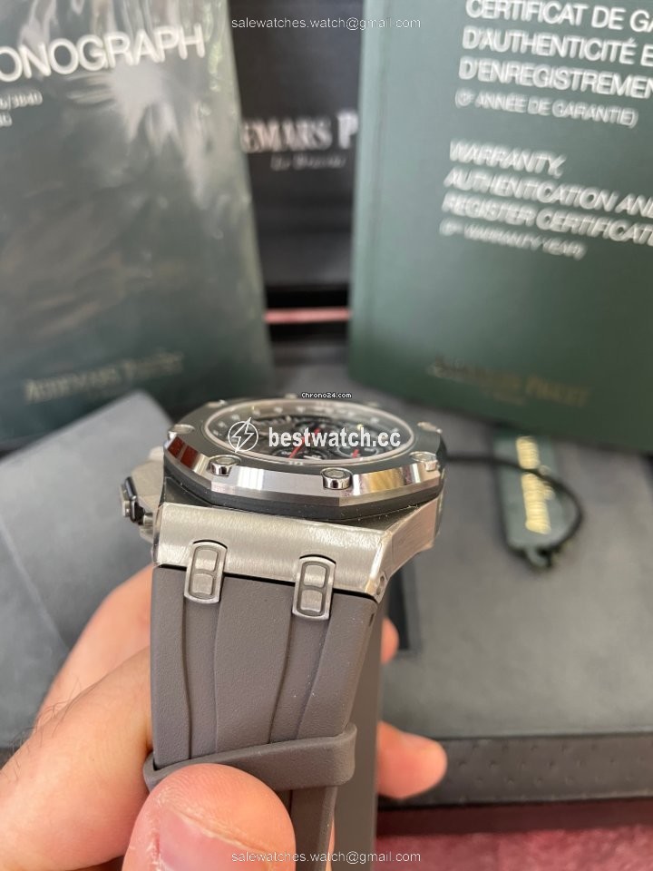IMG_9085 Audemars Piguet Royal Oak Offshore Chronograph Mens watch Unisex Automatic Titanium 26568IM.OO.A004CA.01 Replica 2