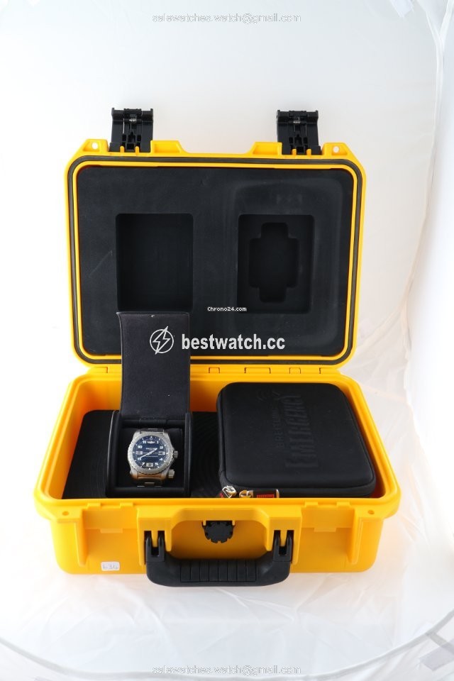 Breitling Emergency Mens watch Unisex Titanium E7632522BC02159E Replica 2