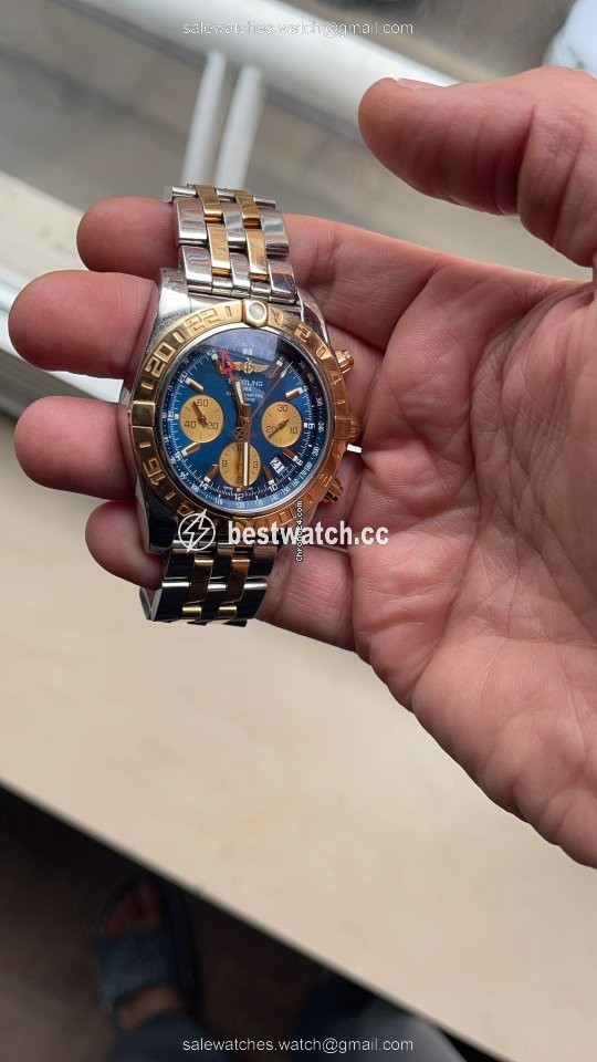 IMG_9085 Breitling Chronomat 44 GMT Mens watch Unisex Gold Steel CB042012 C858 Replica 2