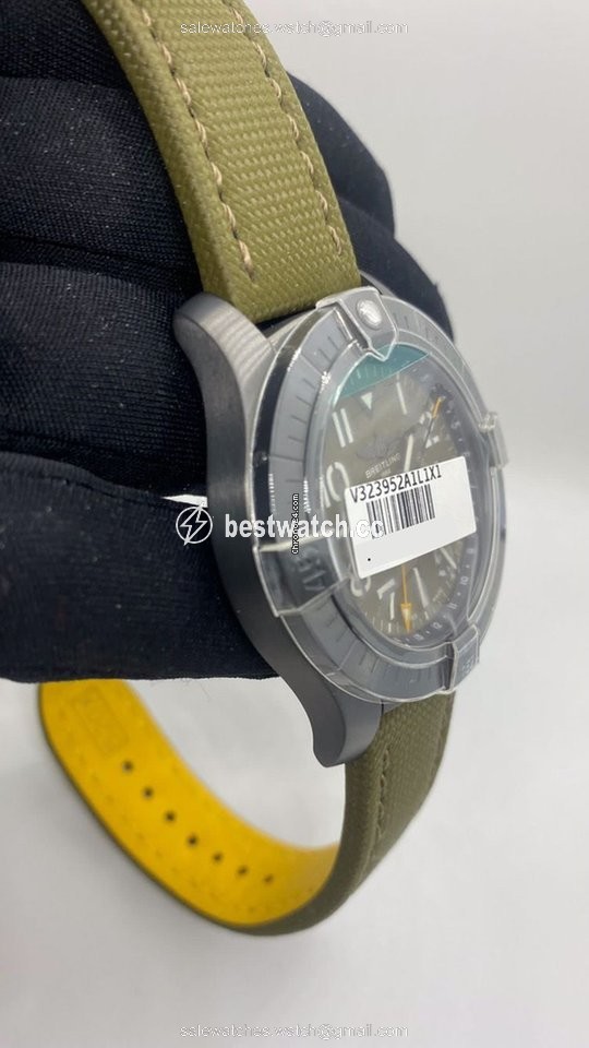 IMG_9085 Breitling Avenger Mens watch Unisex Automatic Titanium V323952A1L1X1 Replica 2