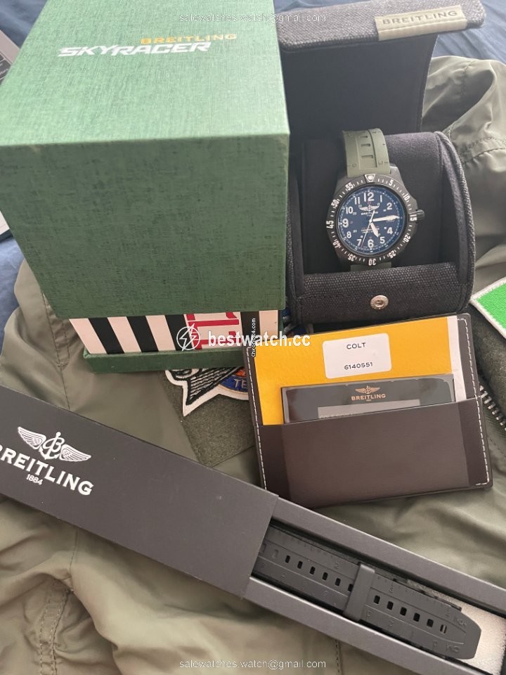 IMG_9085 Breitling Colt Skyracer Mens watch Unisex Quartz Carbon X74320E4 BF87 Replica 2