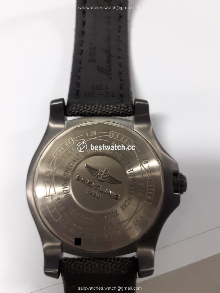 IMG_9085 Breitling Avenger Blackbird 44 Mens watch Unisex Automatic Titanium V17311101B1W1 Replica 2