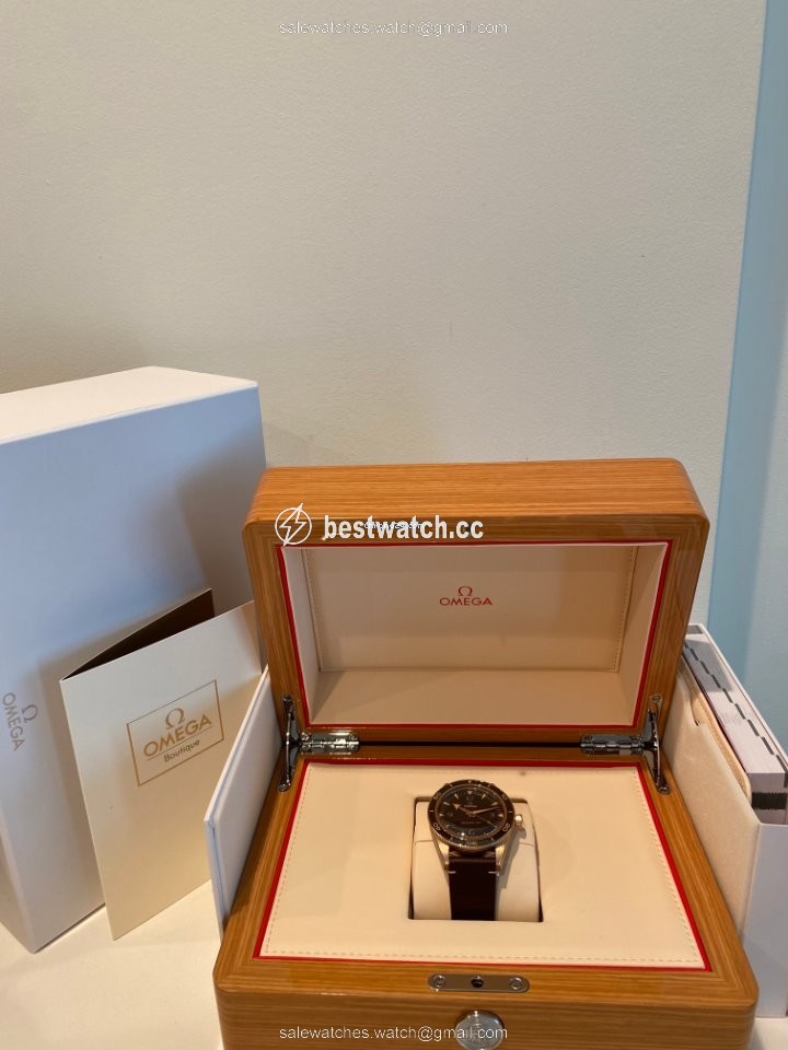 IMG_9085 Omega Seamaster 300 Mens watch Unisex Automatic Bronze 234.92.41.21.10.001 Replica 2
