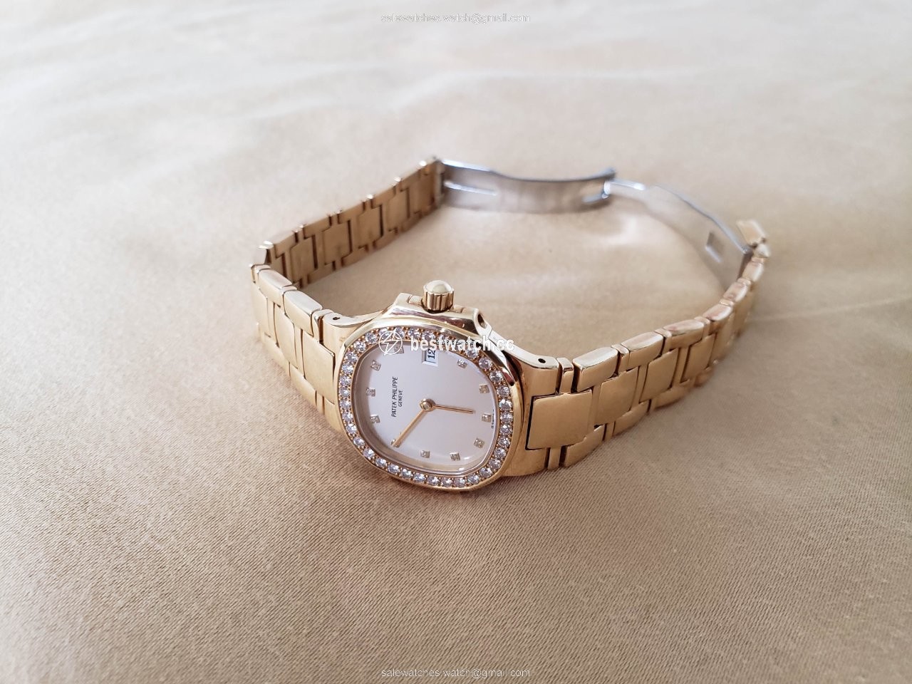 Patek Philippe Nautilus Womens watch Quartz Yellow gold 4700 Replica 2