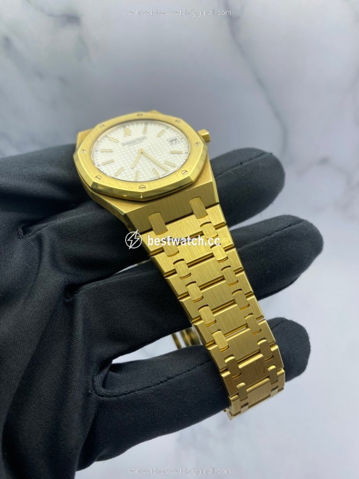 IMG_9085 Audemars Piguet Royal Oak Jumbo Mens watch Unisex Automatic Yellow gold 15202BA.OO.0944BA.01 Replica 2
