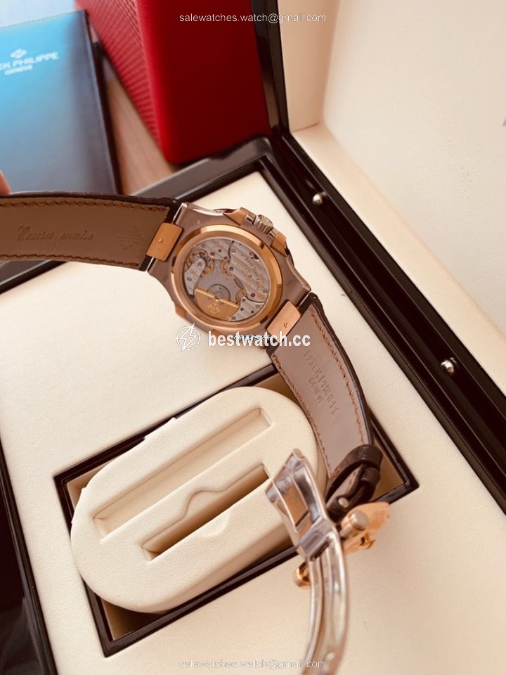 Patek Philippe Nautilus 5712GR 3