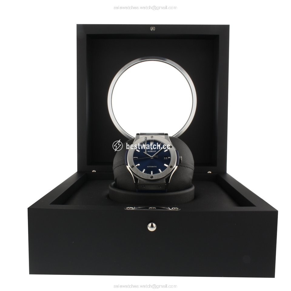 IMG_9086 Hublot Classic Fusion Blue Mens watch Unisex Automatic Titanium 511NX7170LR 3