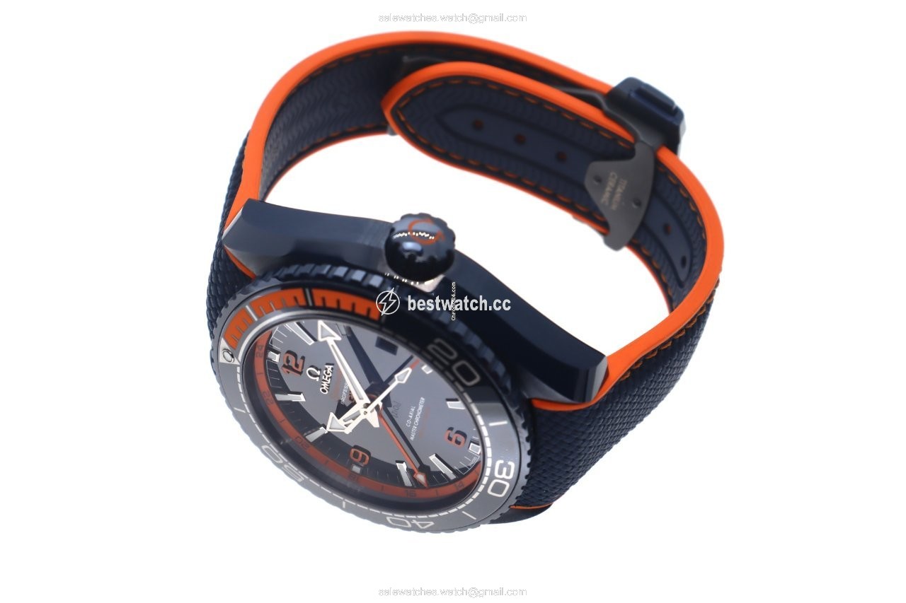 Omega Seamaster Planet Ocean Mens watch Unisex Automatic Ceramic 215.92.46.22.03.001 3