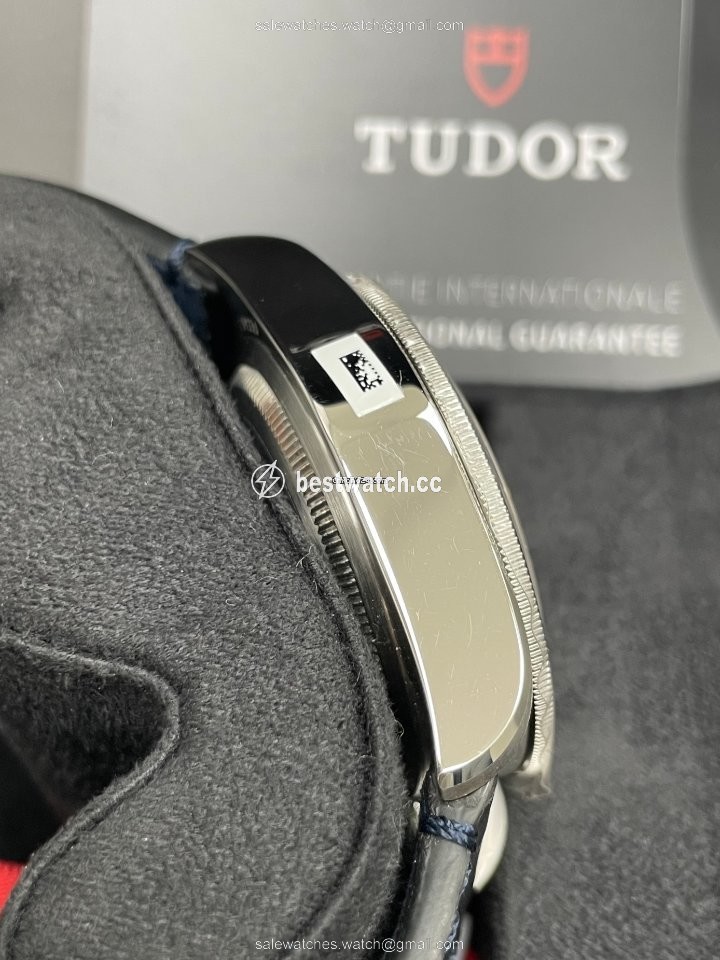 IMG_9086 Tudor Black Bay Mens watch Unisex Automatic Steel 79230B-0002 3