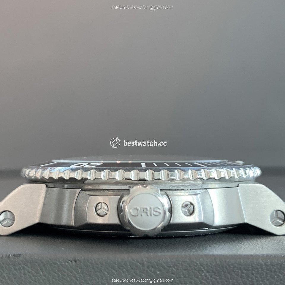 IMG_9086 Oris Aquis Date Mens watch Unisex Automatic Steel 01 733 7730 4154-07 8 24 05PEB 3