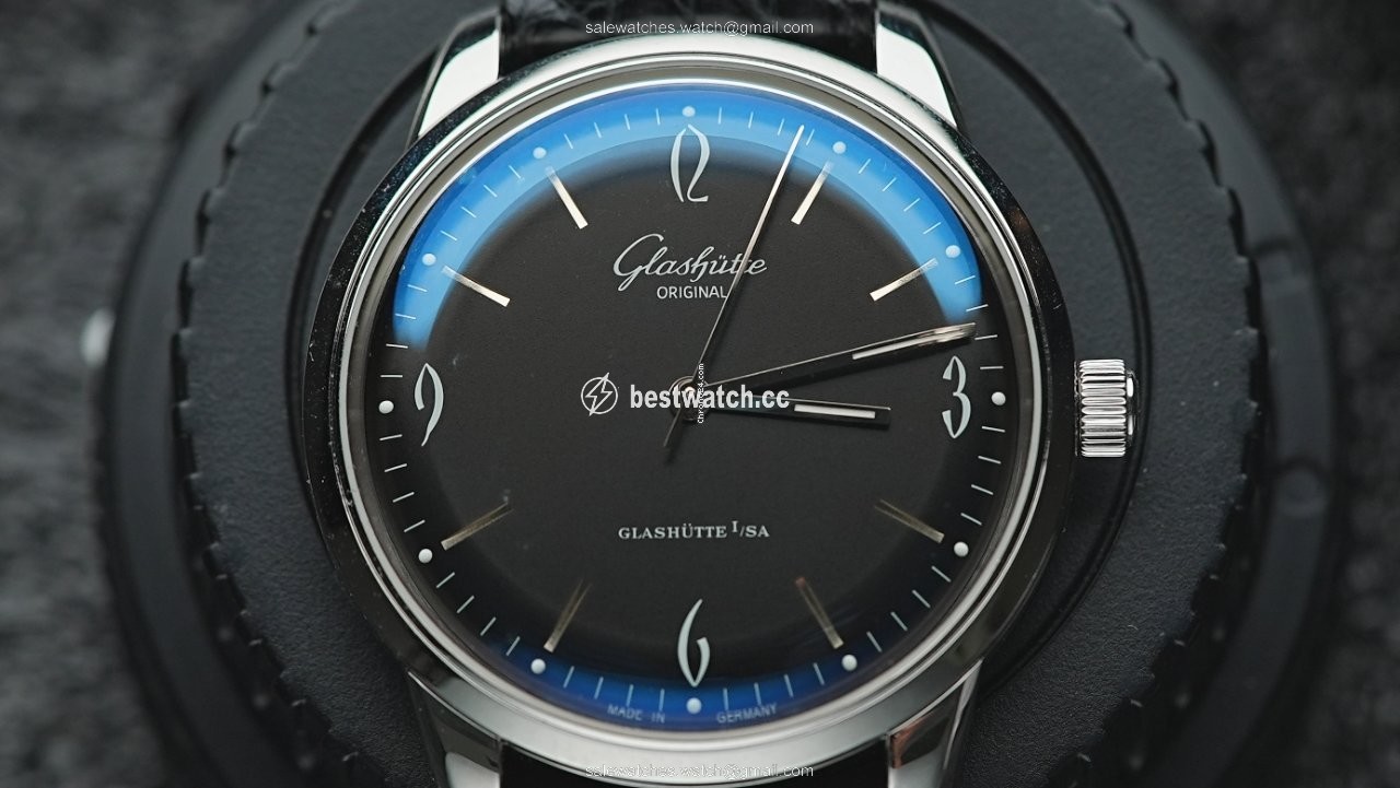 IMG_9086 Glashutte Original Sixties Mens watch Unisex Automatic Steel 39-52-04-02-04 3