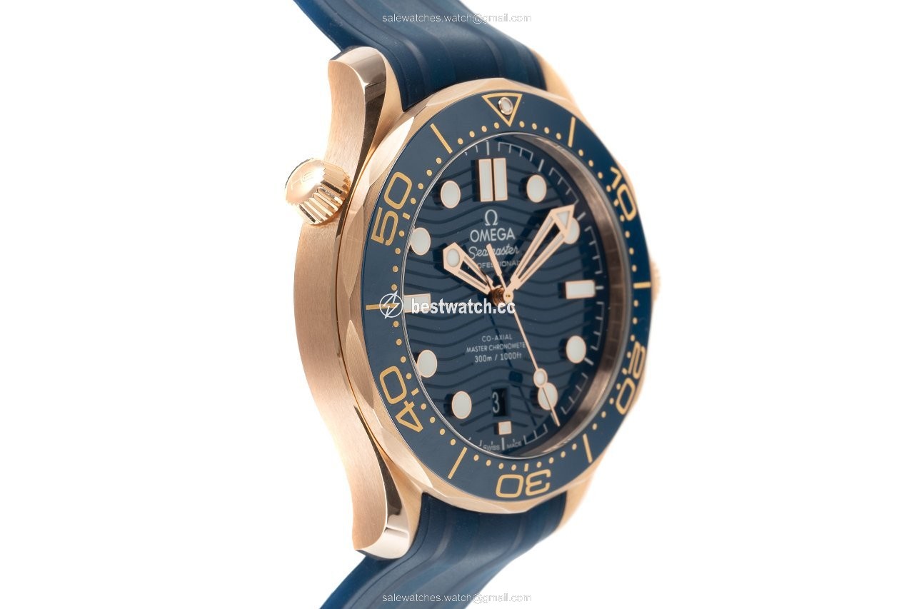 IMG_9086 Omega Seamaster Diver 300 M Mens watch Unisex Automatic Red gold 210.62.42.20.03.001 3