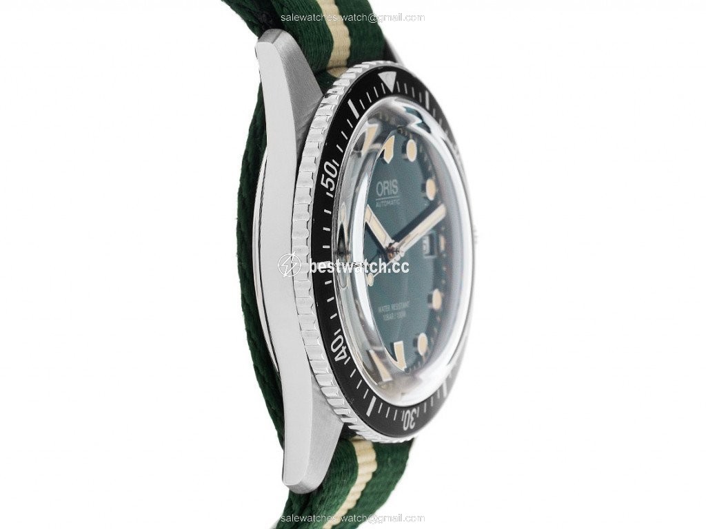 Oris Divers Sixty Five Mens watch Unisex Automatic Steel 01733 7720 4057 07 5 21 24FC 3