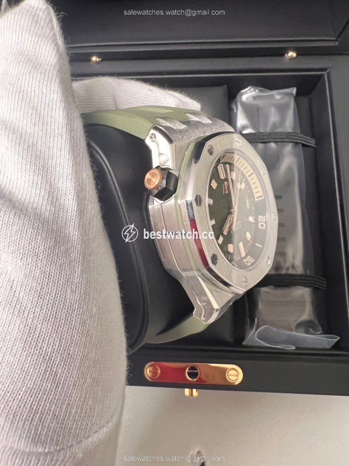 IMG_9086 Audemars Piguet Royal Oak Offshore Diver Mens watch Unisex Automatic Steel 15720ST.OO.A052CA.01 3
