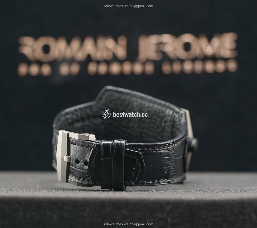 IMG_9086 Romain Jerome Moon-DNA Mens watch Unisex Automatic Carbon RJ.M.AU.SC.003.01 3
