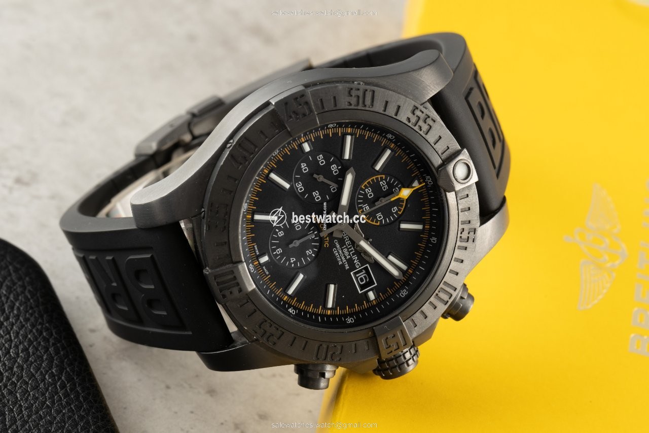 IMG_9086 Breitling Super Avenger II Mens watch Unisex Automatic Steel M13371 3