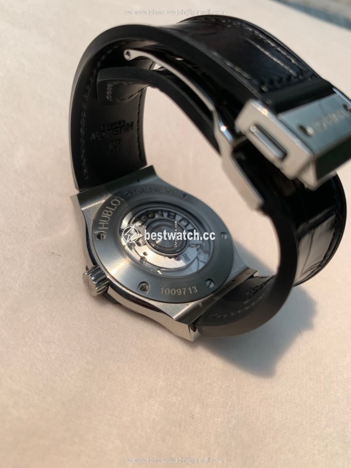 IMG_9086 Hublot Classic Fusion 45, 42, 38, 33 mm Mens watch Unisex Automatic Titanium 542.NX.2610.LR 3