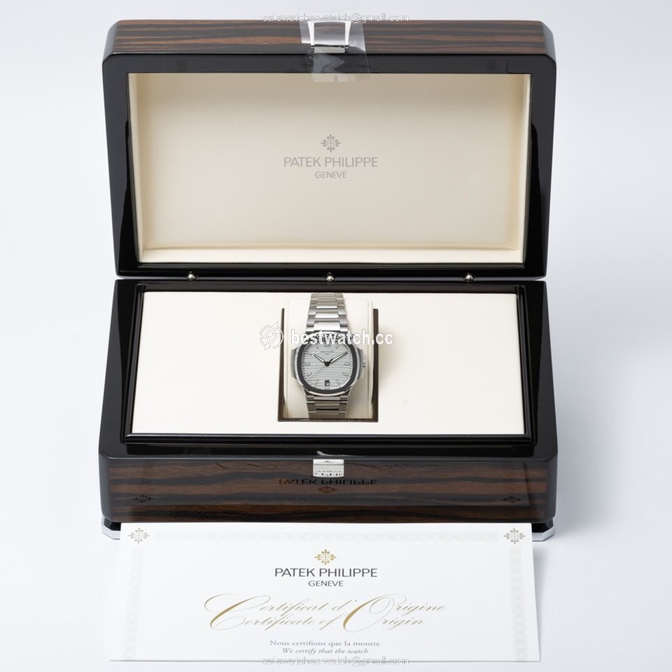 IMG_9086 Patek Philippe Nautilus Womens watch Automatic Steel 7118 1A-010 3