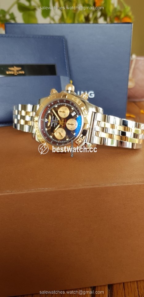 IMG_9086 Breitling Chronomat 44 Automatic Gold Steel CB011012 Q576 3