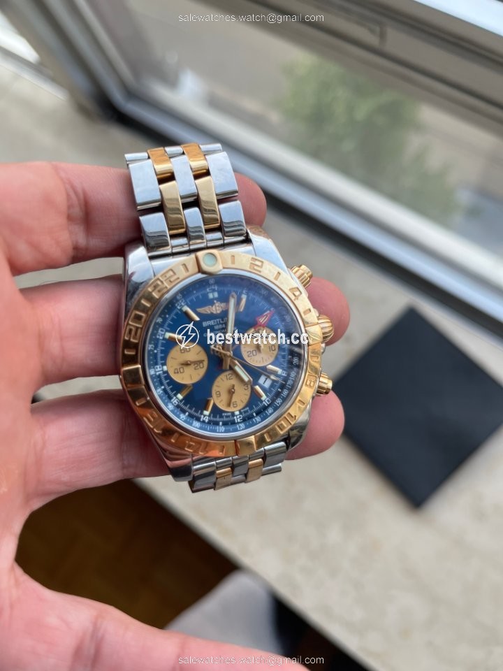 IMG_9086 Breitling Chronomat 44 GMT Mens watch Unisex Gold Steel CB042012 C858 3