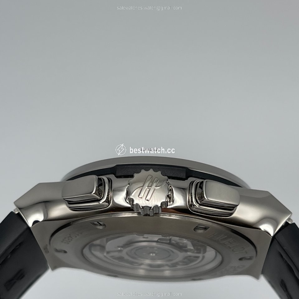 IMG_9086 Hublot Classic Fusion Chronograph Mens watch Unisex Automatic Titanium 521.NX.2611.LR 3