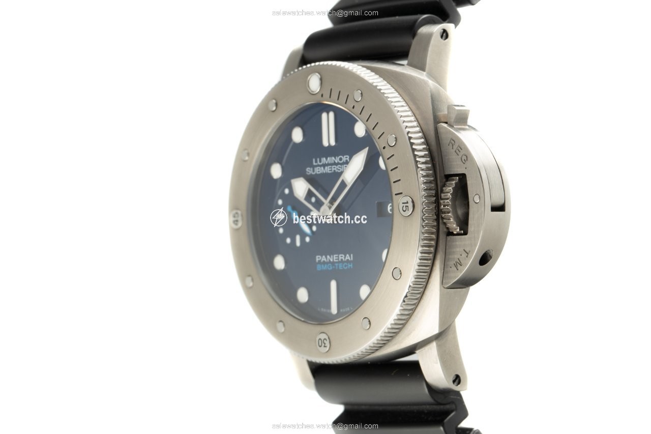 Panerai Luminor Submersible Mens watch Unisex Automatic Titanium PAM00692 3