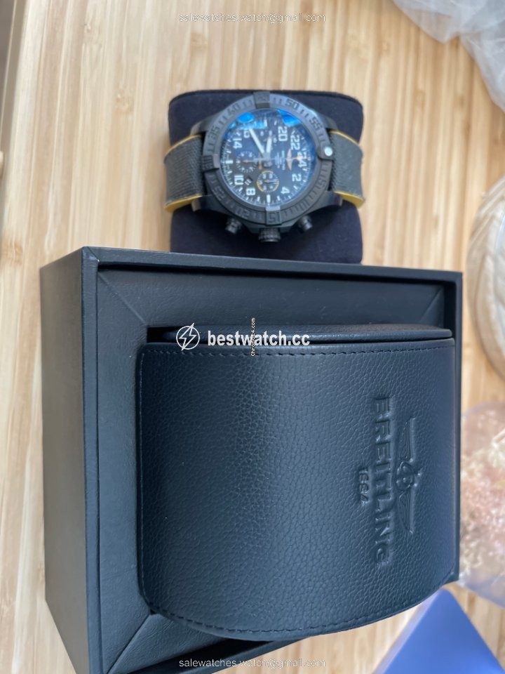 IMG_9086 Breitling Avenger Hurricane Mens watch Unisex Automatic Steel XB1210E4 BE89 257S X20D.4 3