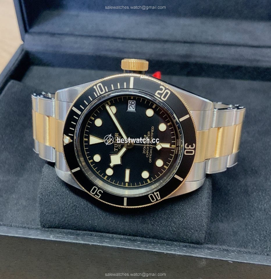 IMG_9086 Tudor Black Bay S&G Mens watch Unisex Automatic Gold Steel 79733N 3