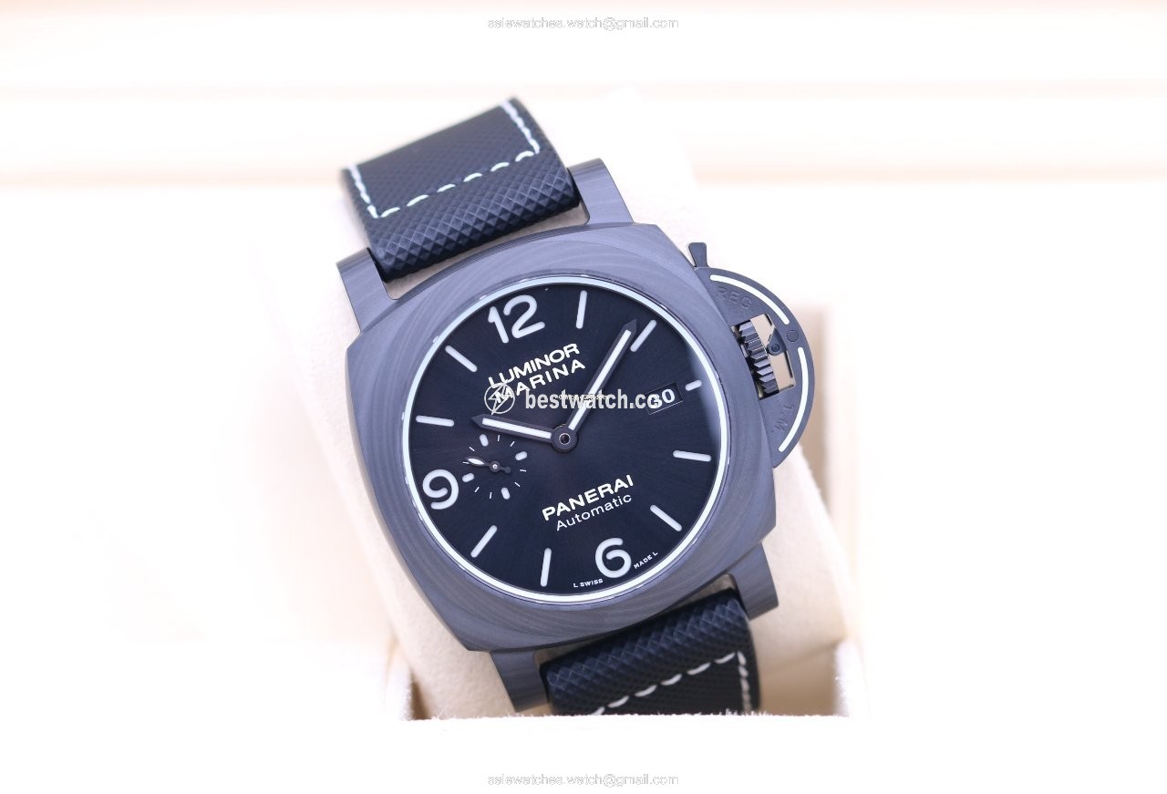 IMG_9086 Panerai Luminor Marina Mens watch Unisex Automatic Carbon PAM 01118 3