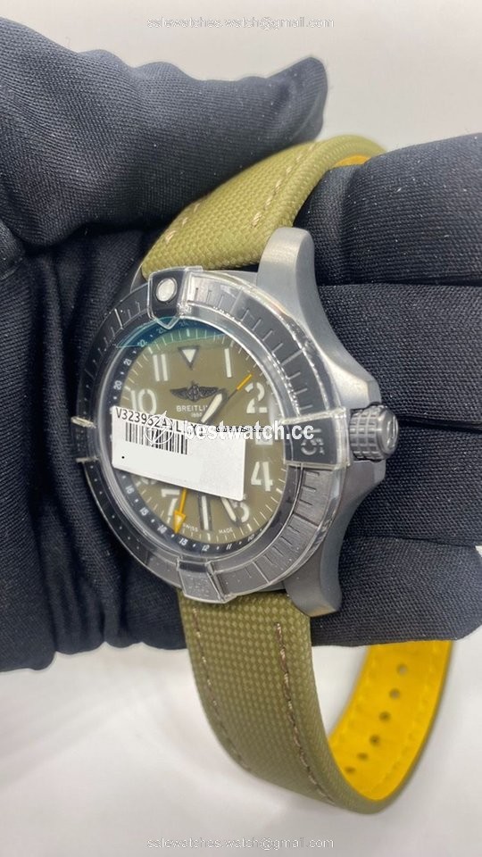 IMG_9086 Breitling Avenger Mens watch Unisex Automatic Titanium V323952A1L1X1 3