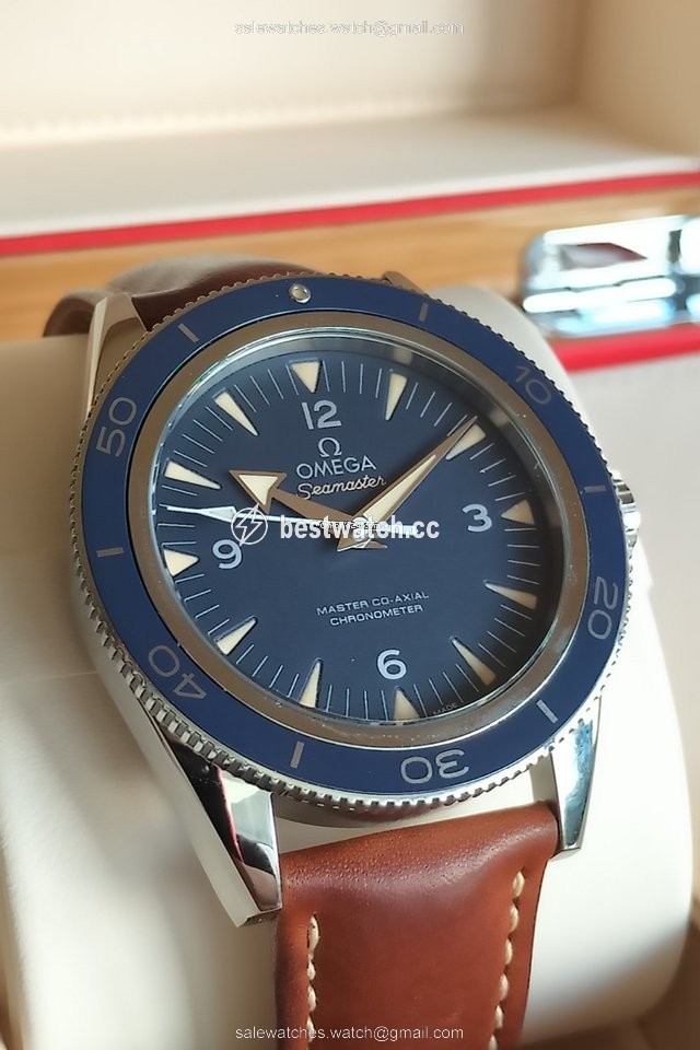 Omega Seamaster 300 Mens watch Unisex Automatic Titanium 233.92.41.21.03.001 3