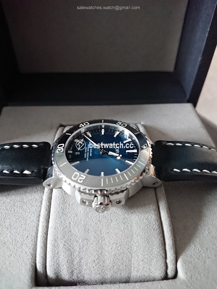 Oris Aquis Date Mens watch Unisex Automatic Steel 01 733 7732 4155-07 8 21 05PEB 3