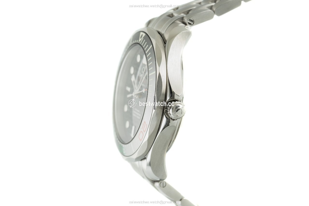 Omega Seamaster Diver 300 M Mens watch Unisex Automatic Steel 522.30.41.20.01.001 3