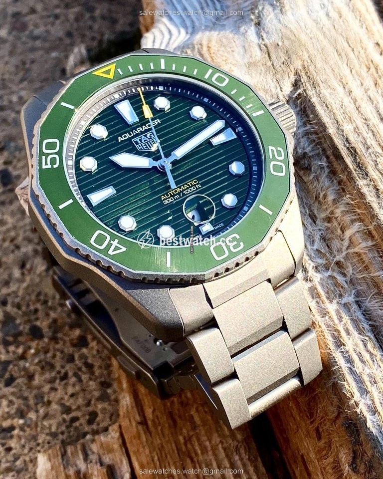 IMG_9086 TAG Heuer Aquaracer 300M Mens watch Unisex Automatic Titanium WBP208B.BF0631 3