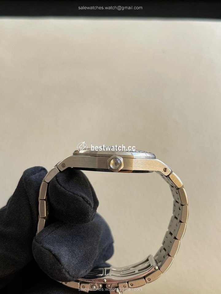 IMG_9086 Audemars Piguet Royal Oak Lady Womens watch Quartz Steel 67601ST.ZZ.1210ST.01 3