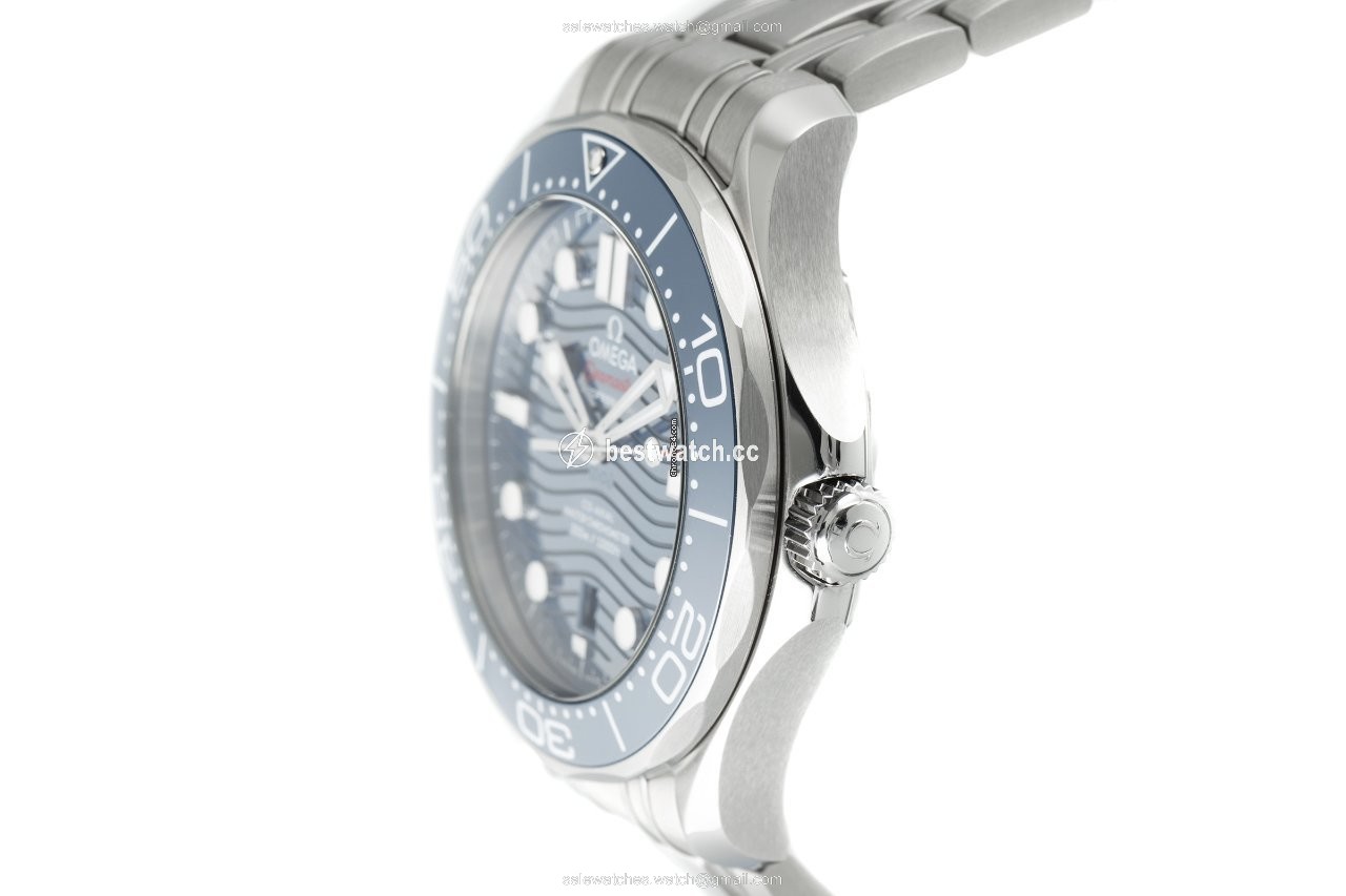 Omega Seamaster Diver 300 M Mens watch Unisex Automatic Steel 210.32.42.20.03.001 3