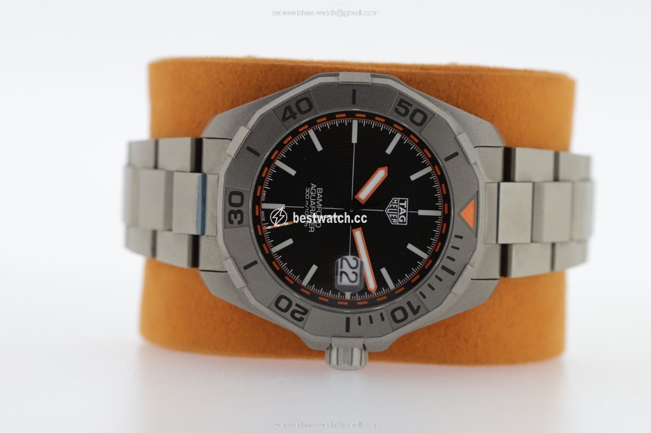 IMG_9086 TAG Heuer Aquaracer 300M Mens watch Unisex Automatic Titanium WAY208F.BF0638 3