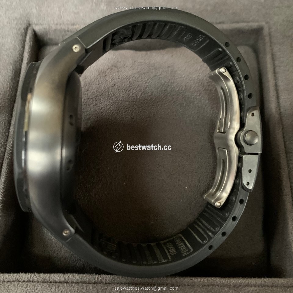 IMG_9086 Girard Perregaux Laureato Mens watch Unisex Automatic Titanium 80175 3