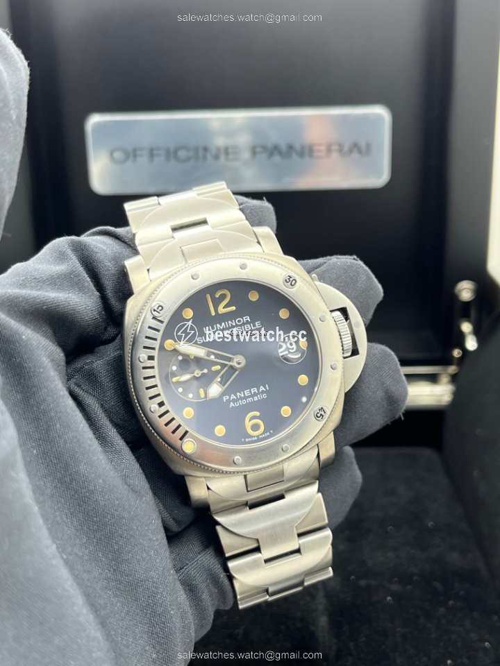 Panerai Luminor Submersible Mens watch Unisex Automatic Titanium PAM 00106 3