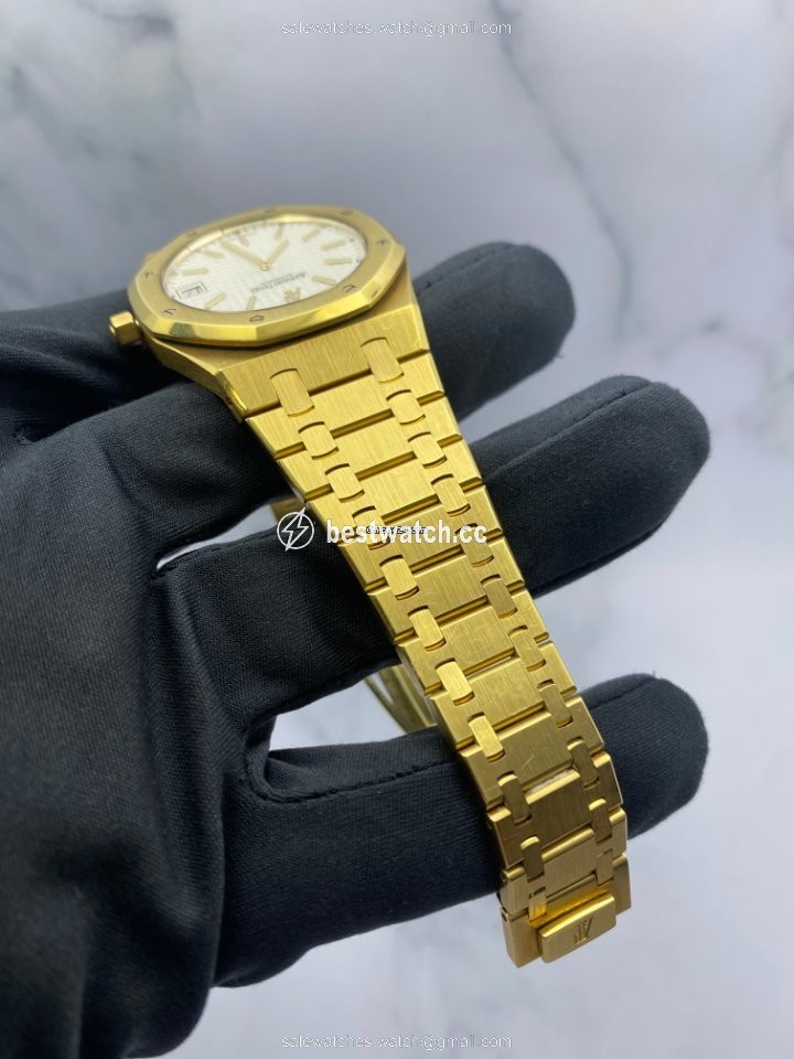 IMG_9086 Audemars Piguet Royal Oak Jumbo Mens watch Unisex Automatic Yellow gold 15202BA.OO.0944BA.01 3