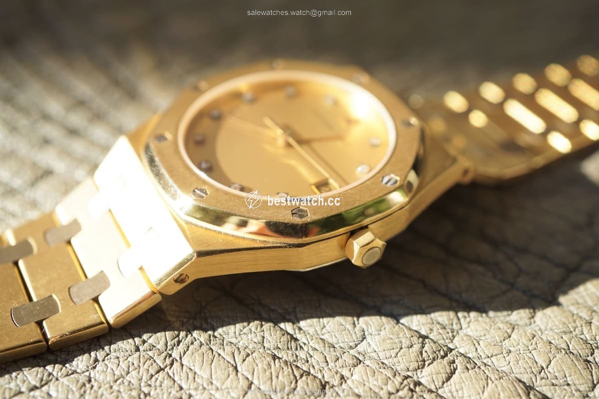 Audemars Piguet Royal Oak Mens watch Unisex Quartz Yellow gold 6023 3