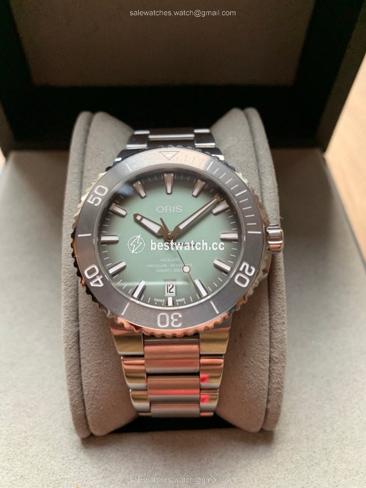 Oris Aquis Date Mens watch Unisex Automatic Steel 01 733 7732 4137-07 8 21 05PEB 3