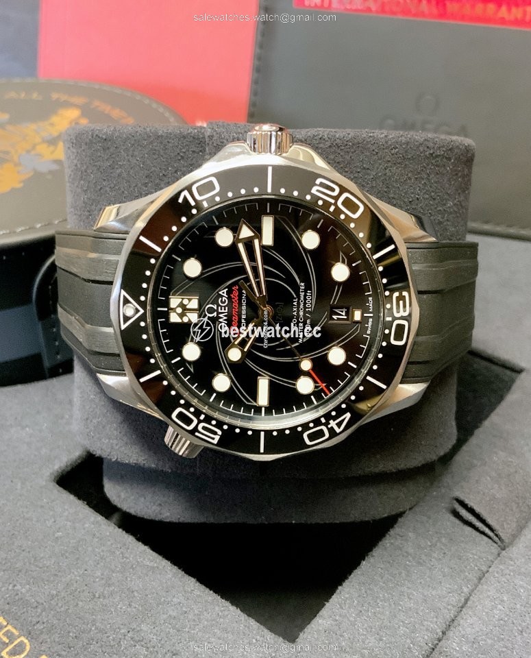 Omega Seamaster Diver 300 M Mens watch Unisex Automatic Steel 210.22.42.20.01.004 3