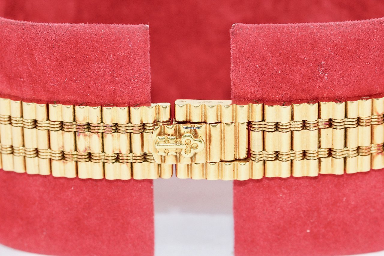 IMG_9081 Corum Romvlvs Womens watch Quartz Yellow gold 50.221.65 Replica 4