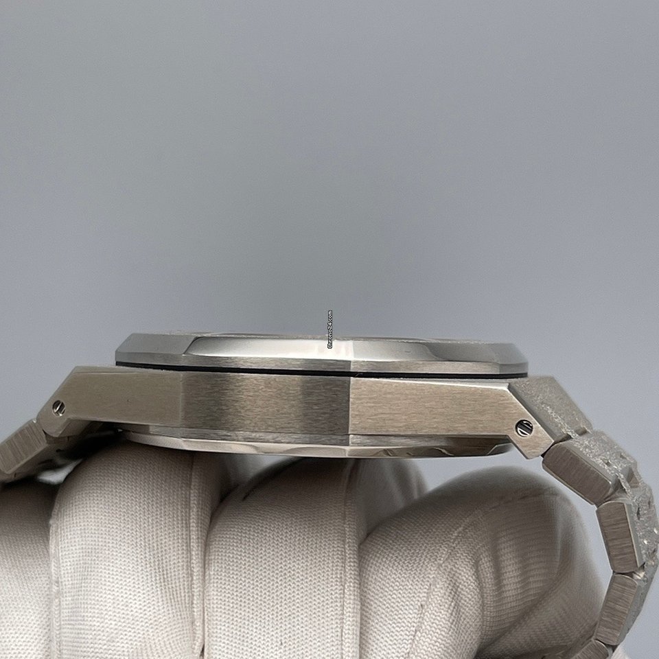 IMG_9081 Audemars Piguet Royal Oak Chronograph Mens watch Unisex Automatic White gold 26331BC.GG.1224BC.01 Replica 4