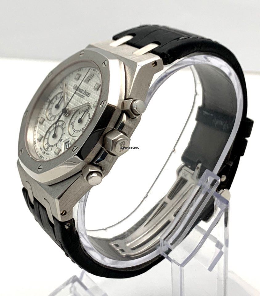 IMG_9081 Audemars Piguet Royal Oak Chronograph Mens watch Unisex Automatic White gold 26022BC.OO.D002CR.01 Replica 4