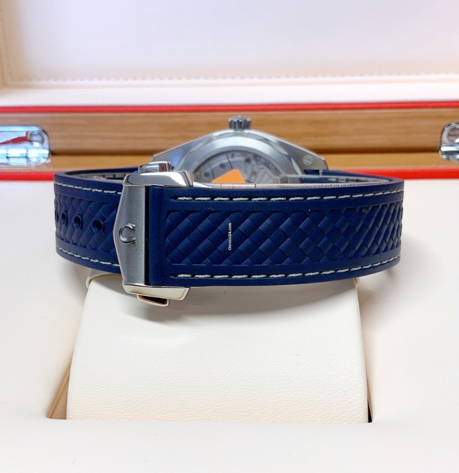 Omega Seamaster Aqua Terra Mens watch Unisex Automatic Steel 220.12.41.21.06.001 Replica 4
