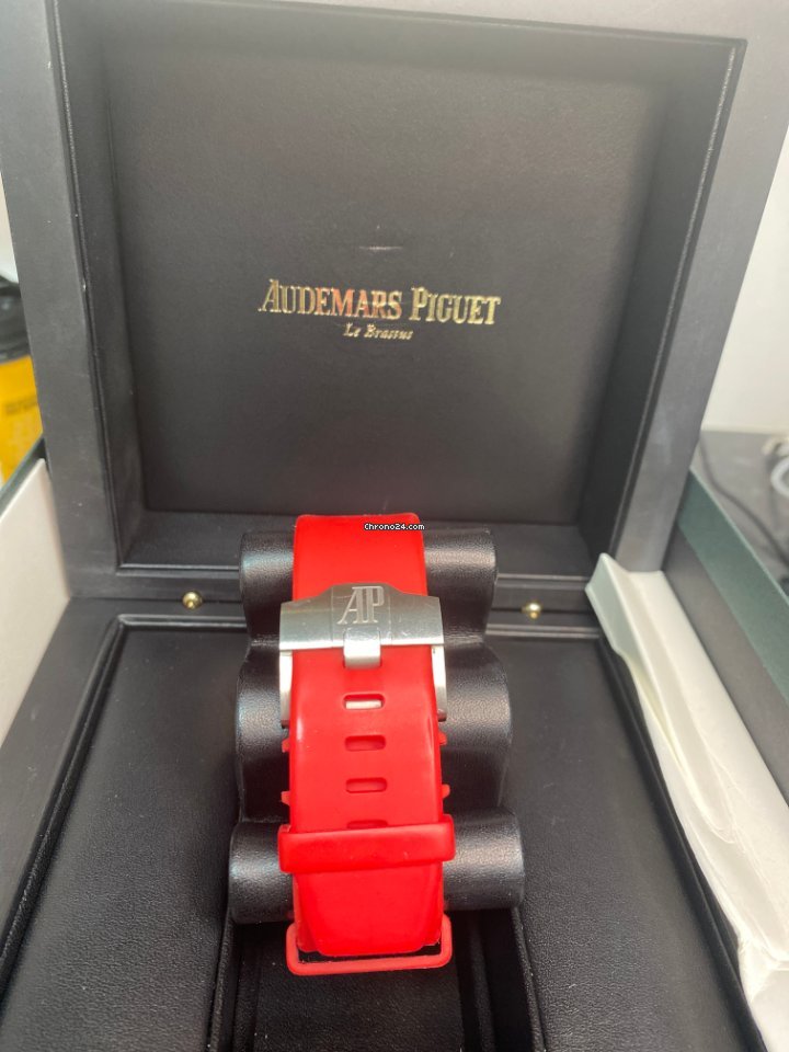 IMG_9081 Audemars Piguet Royal Oak Offshore Chronograph Mens watch Unisex Automatic Carbon 26400AU.OO.A002CA.01 Replica 4